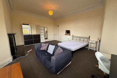 4 bedroom flat to rent, Warrender Park Terrace, Edinburgh, EH9