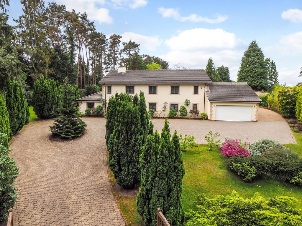 Wheatsheaf Enclosure, Liphook, West Sussex 7 bed detached house for