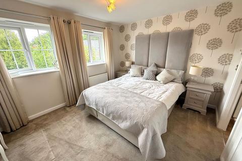 4 bedroom semi-detached house to rent, Orchid Green, Northwich