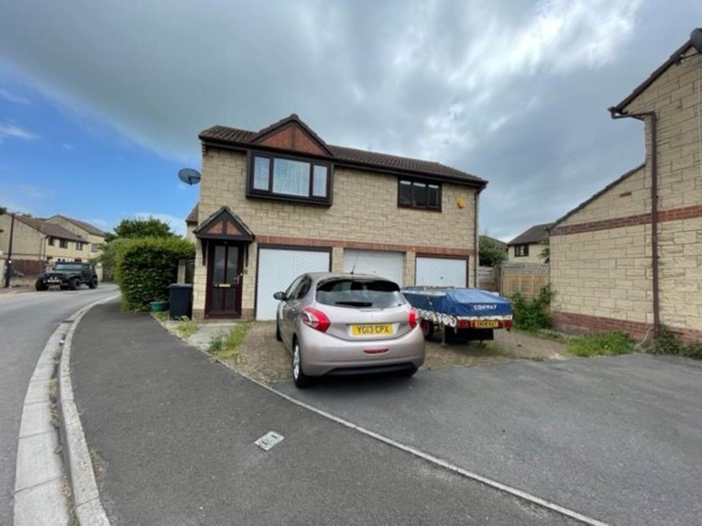 Warrilow Close, Worle, Weston super Mare 1 bed coach house £675 pcm