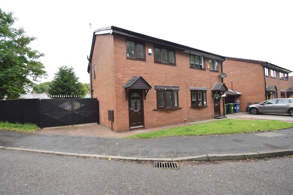 Stephenson Road, Stretford... 3 bed semidetached house £1,100 pcm (£