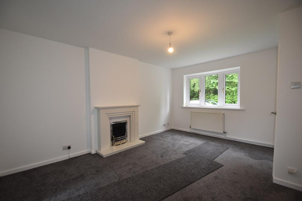 Stephenson Road, Stretford... 3 bed semidetached house £1,100 pcm (£