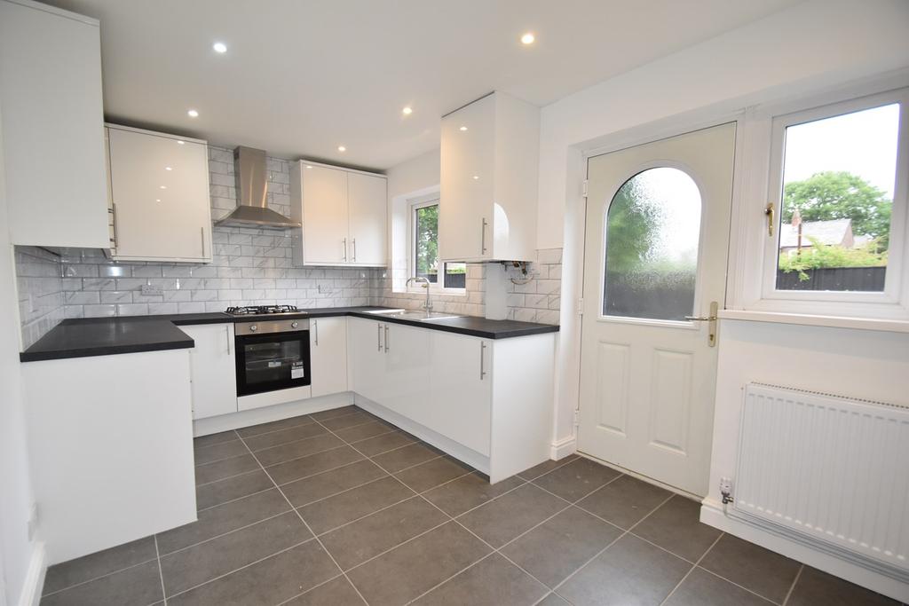 Stephenson Road, Stretford... 3 bed semidetached house £1,100 pcm (£
