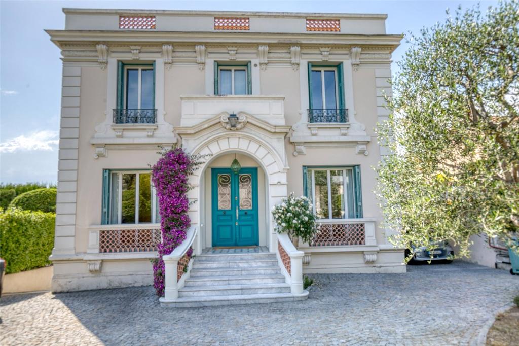 Nice, French Riviera 5 bed detached house £1,524,053* (€1,790,000)