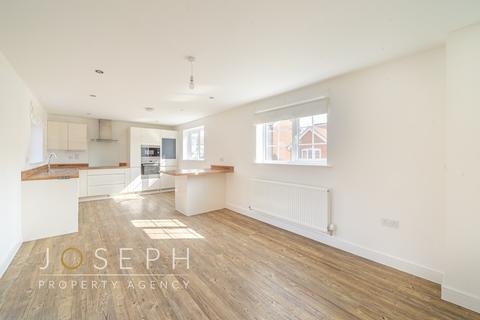 70 Abbott Way, Holbrook, Ipswich, IP9 2FF