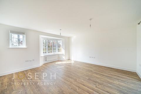 70 Abbott Way, Holbrook, Ipswich, IP9 2FF