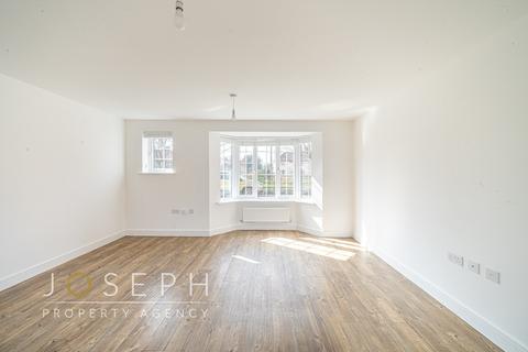 70 Abbott Way, Holbrook, Ipswich, IP9 2FF