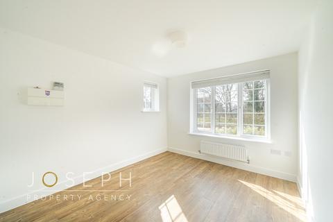 70 Abbott Way, Holbrook, Ipswich, IP9 2FF