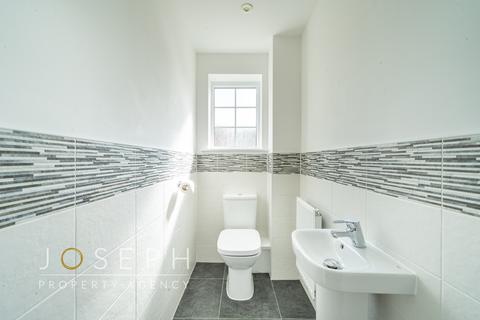 70 Abbott Way, Holbrook, Ipswich, IP9 2FF