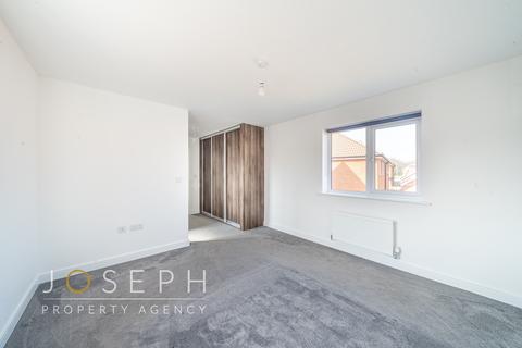 70 Abbott Way, Holbrook, Ipswich, IP9 2FF