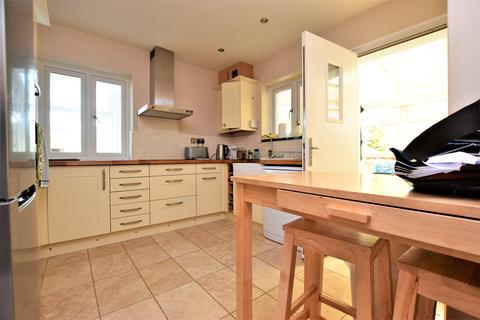 3 bedroom detached house for sale - Galleywood Road, Great Baddow, Chelmsford, CM2