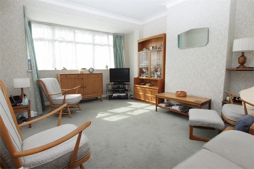 Mead Way, Bromley, BR2 4 bed semidetached house £700,000