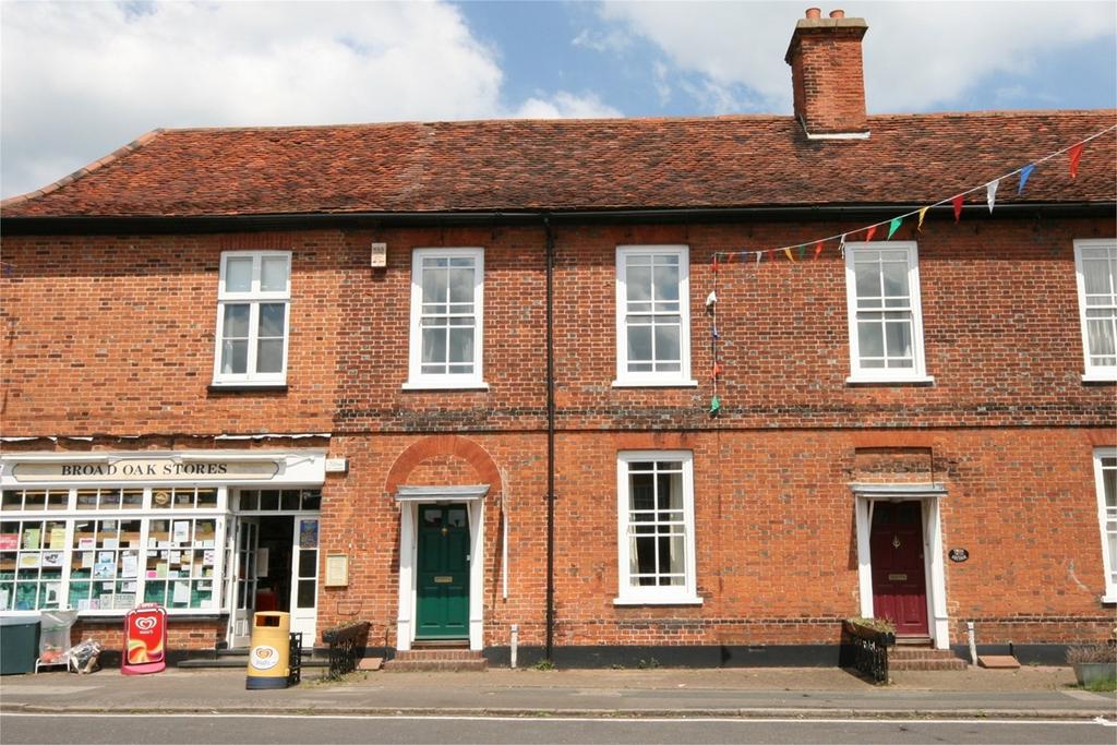 High Street, Hatfield Broad Oak... 2 bed flat £1,350 pcm (£312 pw)