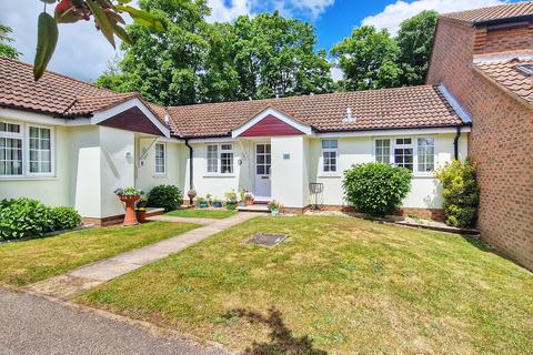 2 bedroom bungalow for sale - Preston Close, Ampthill, Bedfordshire, MK45