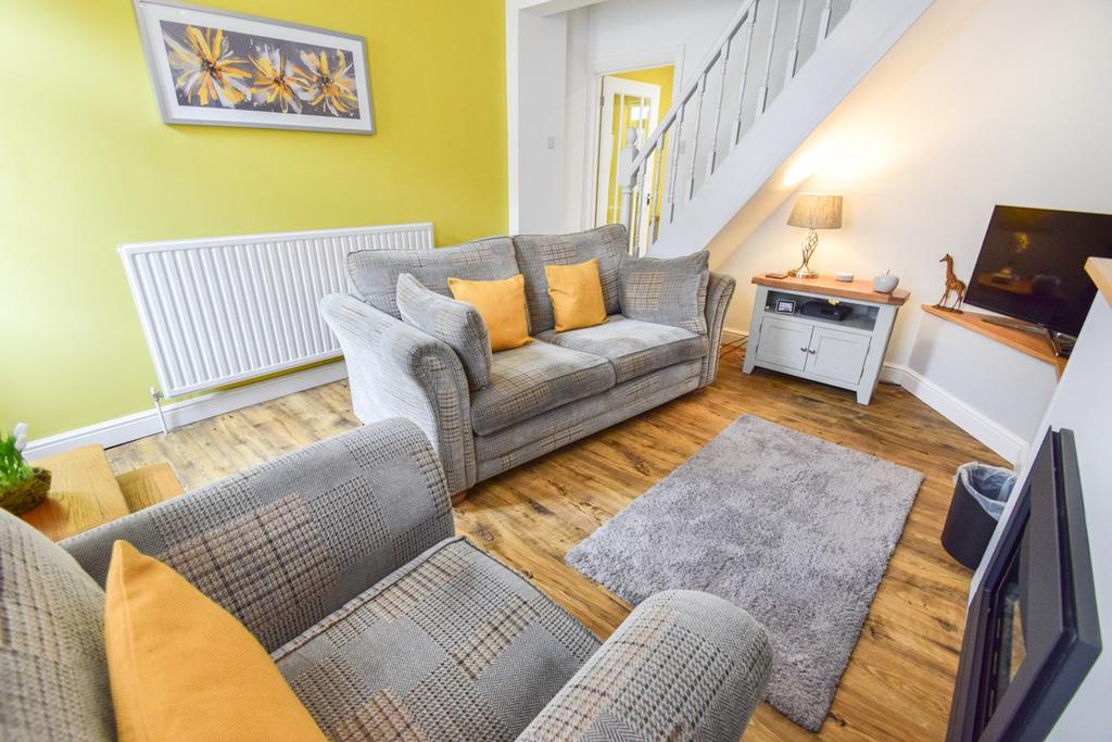 Rose Street, Rochester, ME1 2 bed terraced house for sale £260,000