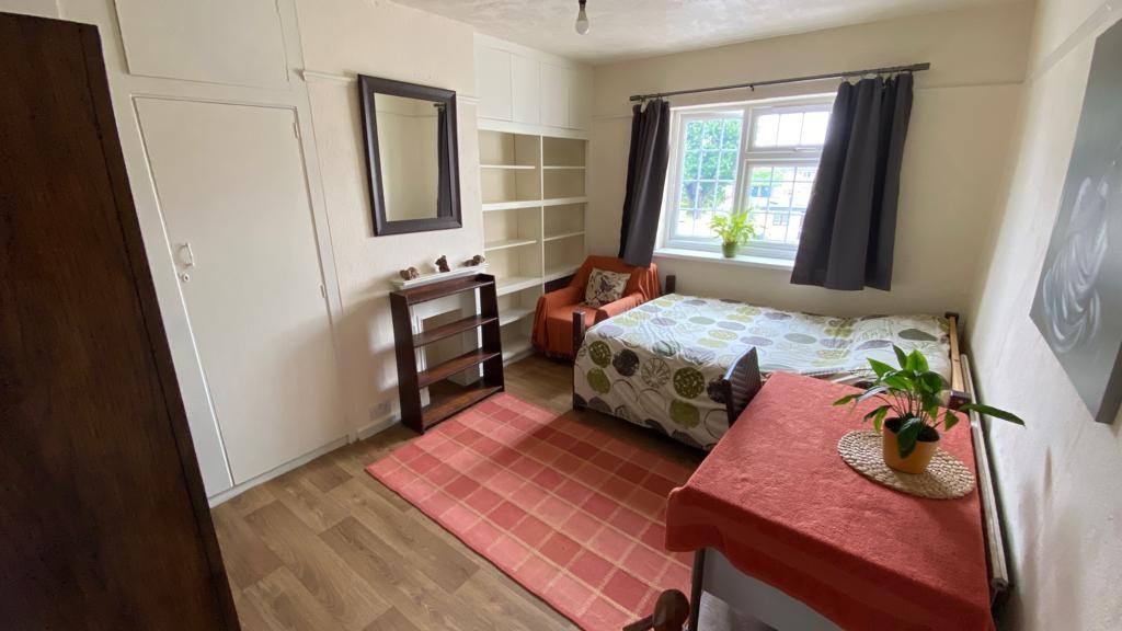Cranford Lane, Hounslow, TW5 1 bed in a house share £650 pcm (£150 pw)