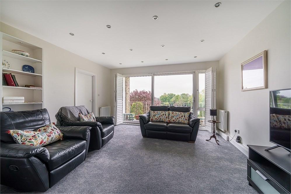 17 Court Downs Road, Beckenham, BR3 3 bed flat £600,000