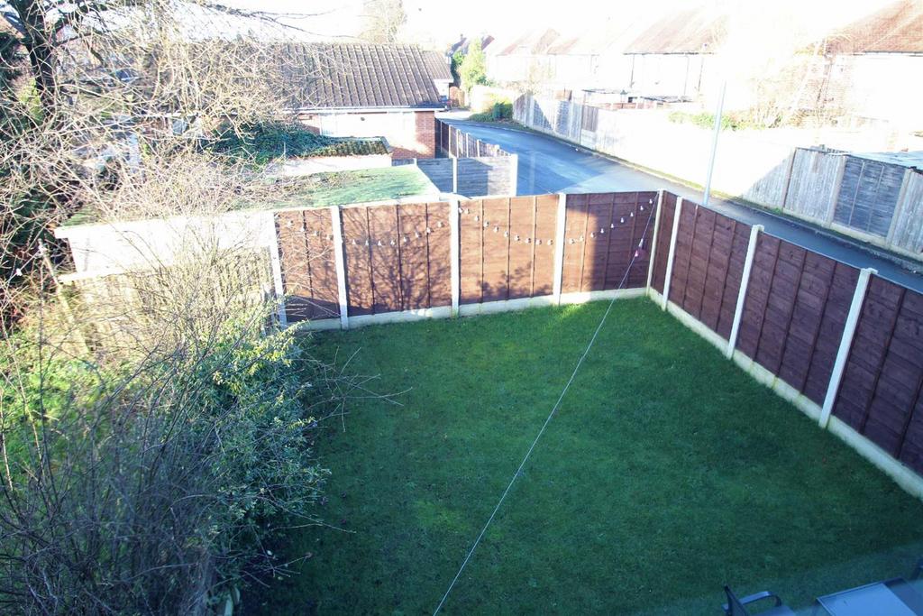 Threshfield Drive, Timperley, Altrincham 1 bed semidetached house £