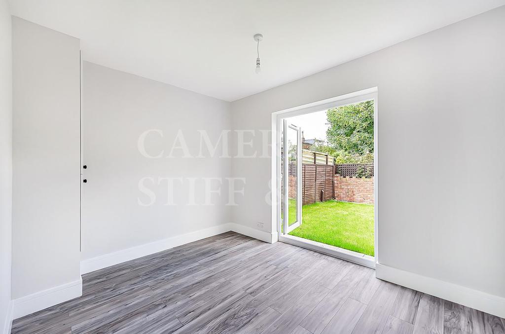 Balmoral Road, London 2 bed flat £475,000