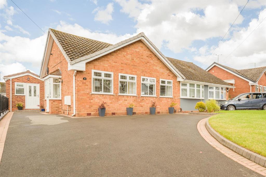 Stevens Road, Stourbridge, DY9 0XN 3 bed semidetached bungalow for
