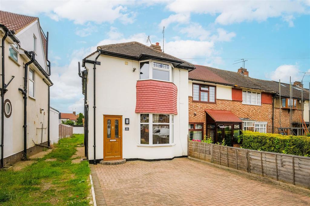 Hawkdene, North Chingford 3 bed end of terrace house £550,000