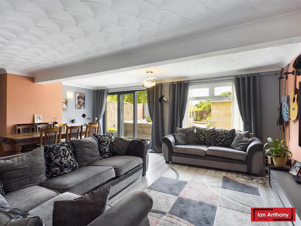 Living/dining room