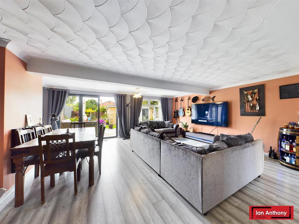 Living/dining room