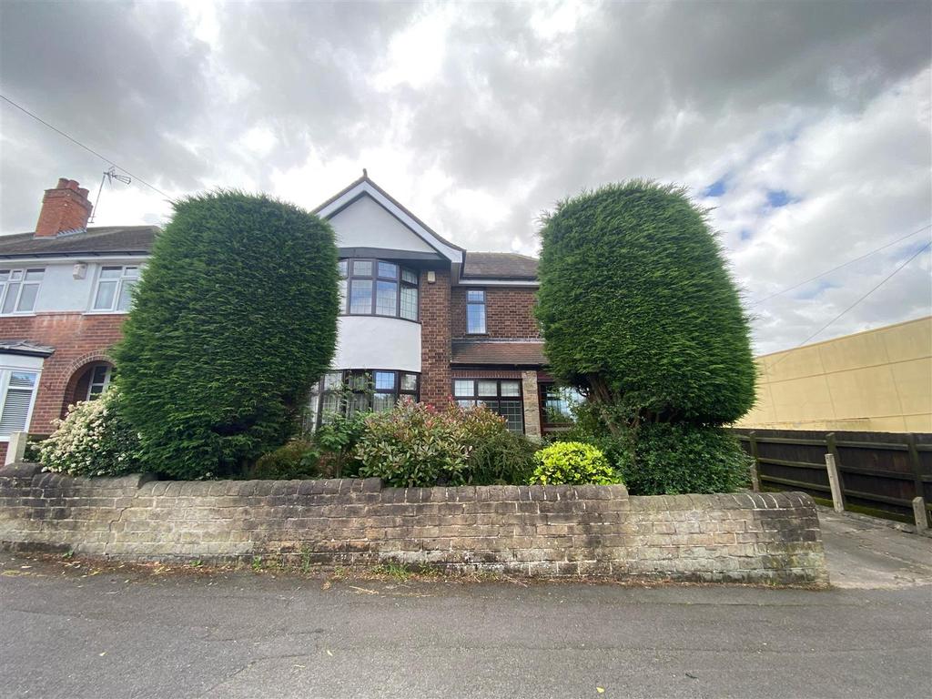 Derby Road, Ilkeston 3 bed detached house £265,000