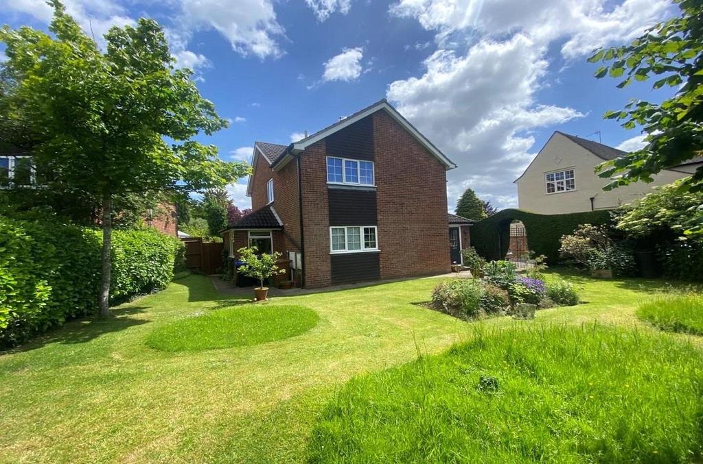 Harborough Road North, Kingsthorpe, Northampton, NN2 4 bed detached house for sale £450,000