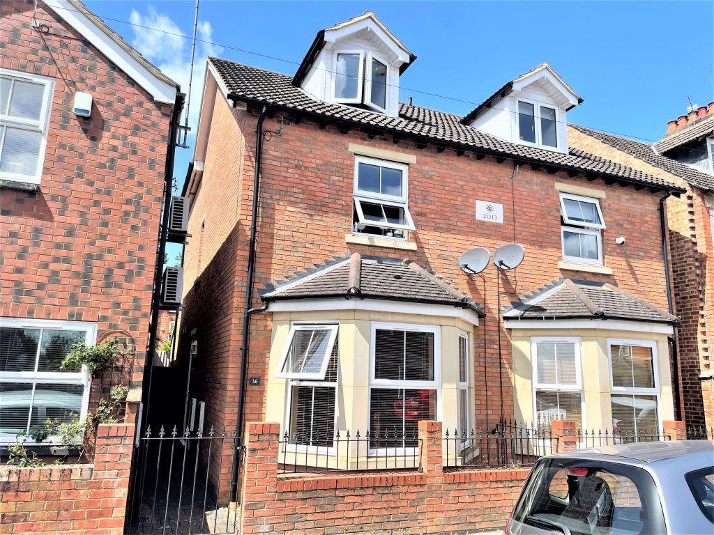 York Road, Kettering, Northants 3 bed house £1,000 pcm (£231 pw)