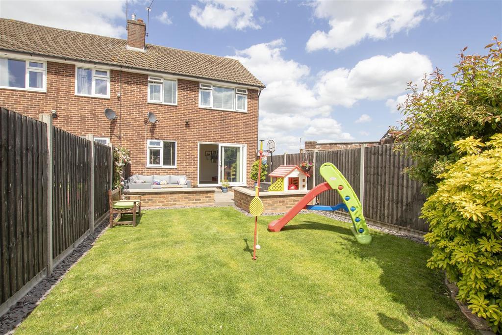 Longfield Lane, Cheshunt 3 bed end of terrace house £450,000