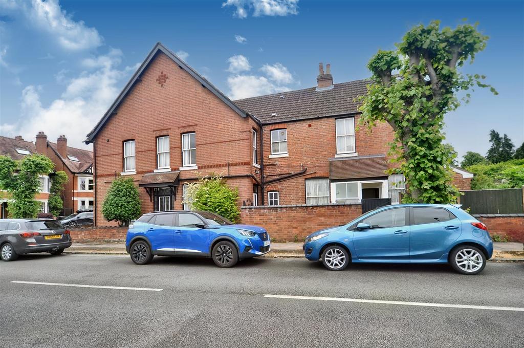 Mayfield Road, Earlsdon, Coventry 5 bed semidetached house £450,000