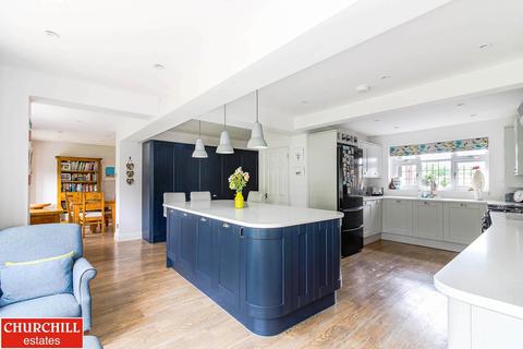 2 Kendal Close, Woodford Green, IG8 0RX