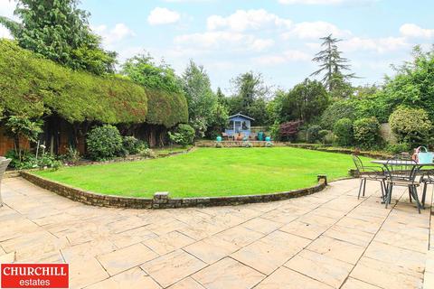 2 Kendal Close, Woodford Green, IG8 0RX