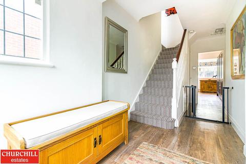 2 Kendal Close, Woodford Green, IG8 0RX