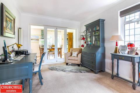 2 Kendal Close, Woodford Green, IG8 0RX