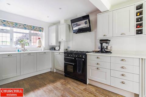 2 Kendal Close, Woodford Green, IG8 0RX