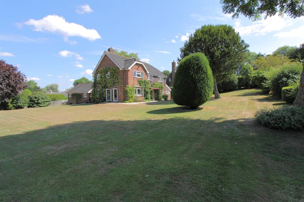 6 Abbots Close