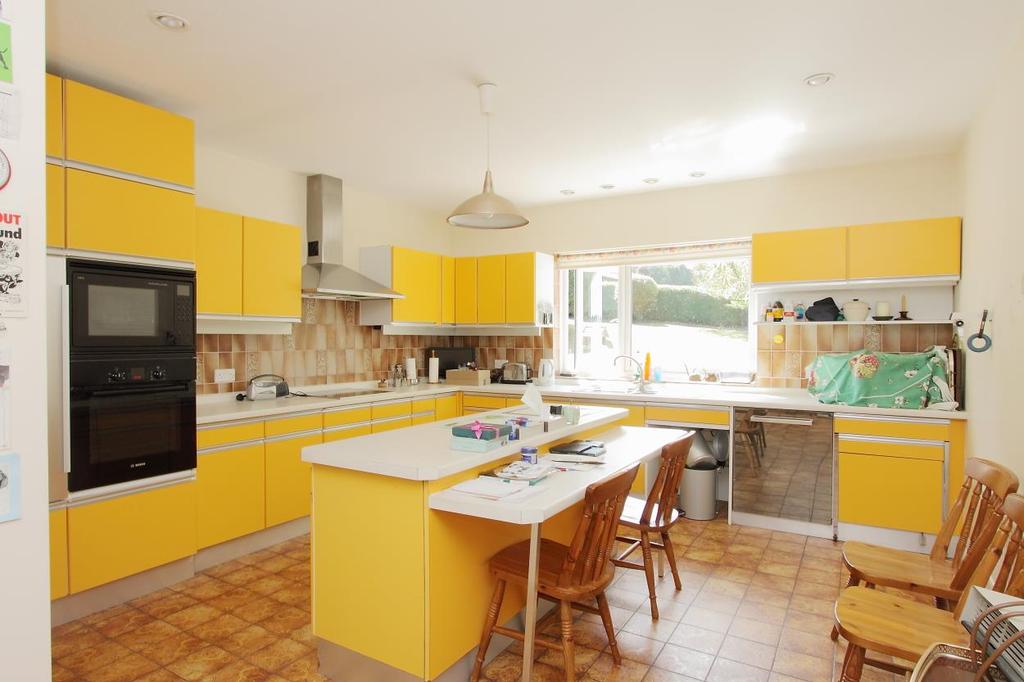 6 Abbots Close