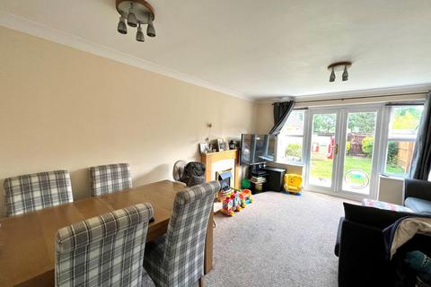 5 Finney Drive, Grange Park, Northampton, NN4 5DT
