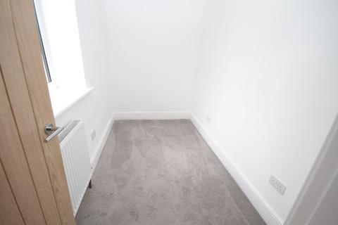 15 Ackroyd Square, Queensbury, Bradford, BD13 1EA