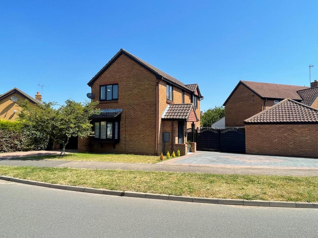 Hardy Drive, Hardingstone, Northampton, NN4 4 bed detached house for