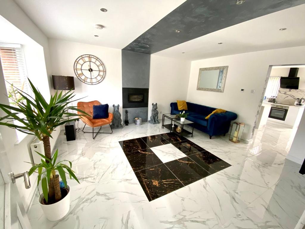 Lounge...jpg