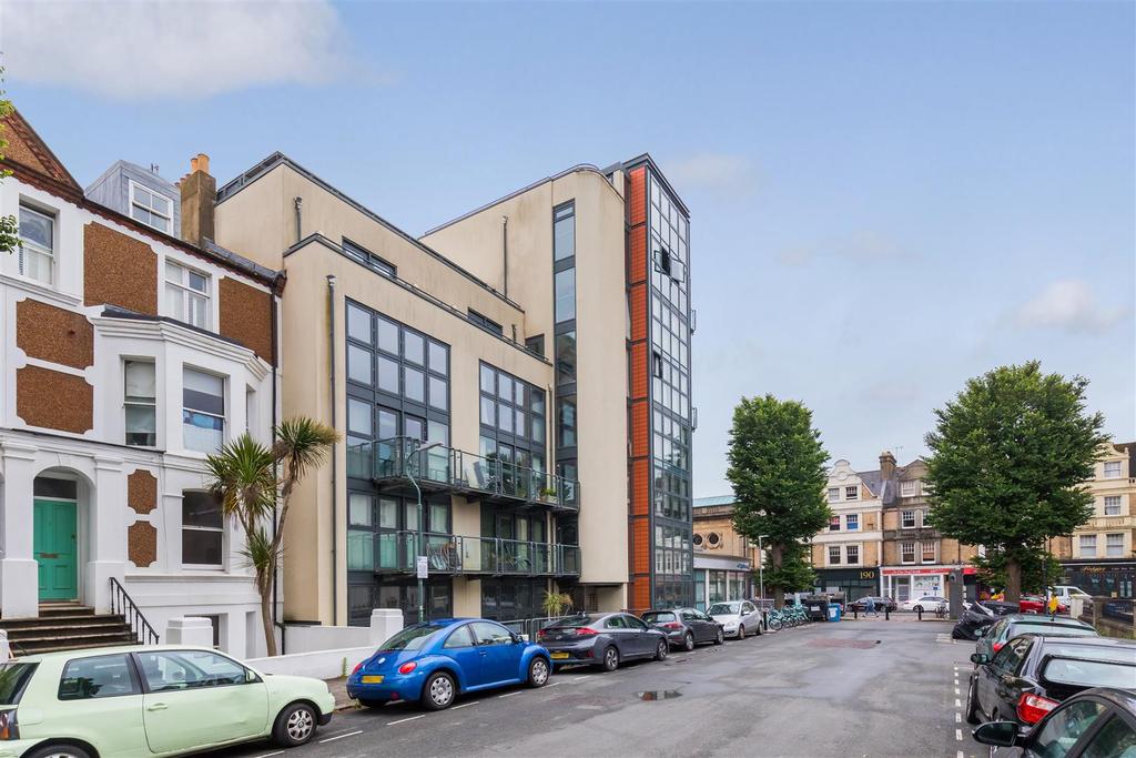 Connaught Road, Hove 2 bed flat £750,000
