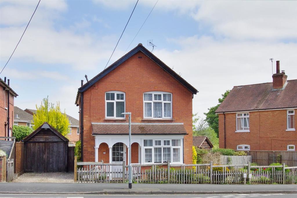 Cross Lane, Andover 3 bed house £300,000