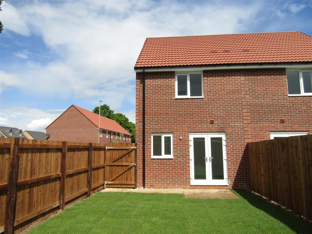 Chestnut Drive, Boroughbridge, York 2 bed semidetached house £950