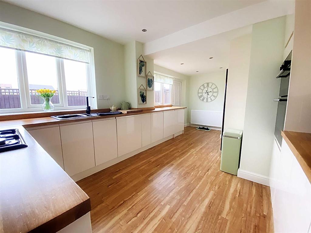 Sunholme Drive, Sunholme Estate 3 bed semidetached house £249,950