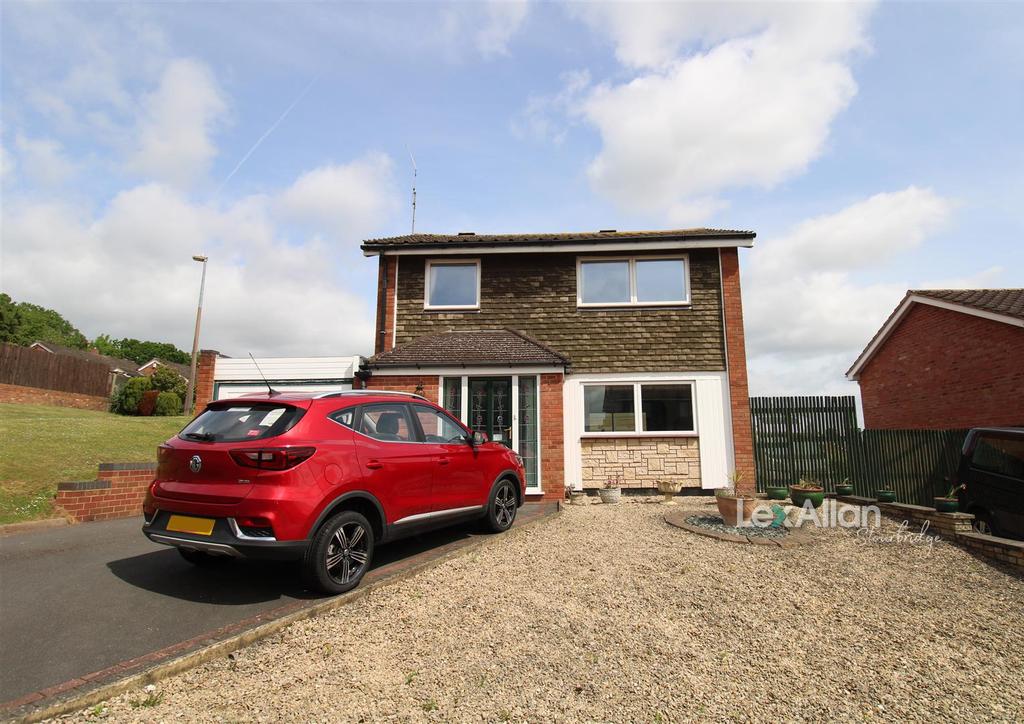 Wolverley Avenue, Stourbridge 3 bed detached house for sale £385,000