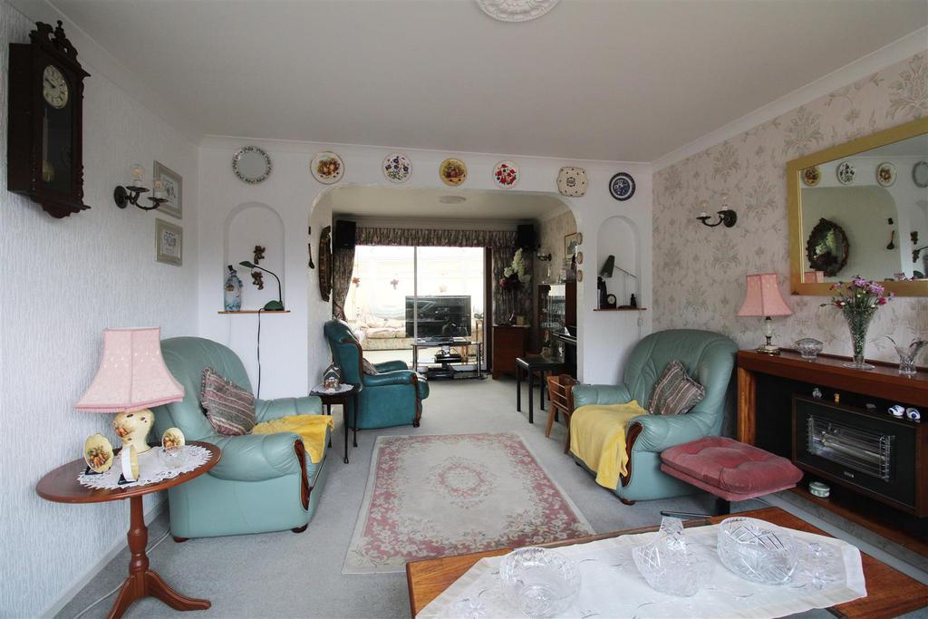 Wolverley Avenue, Stourbridge 3 bed detached house for sale £385,000