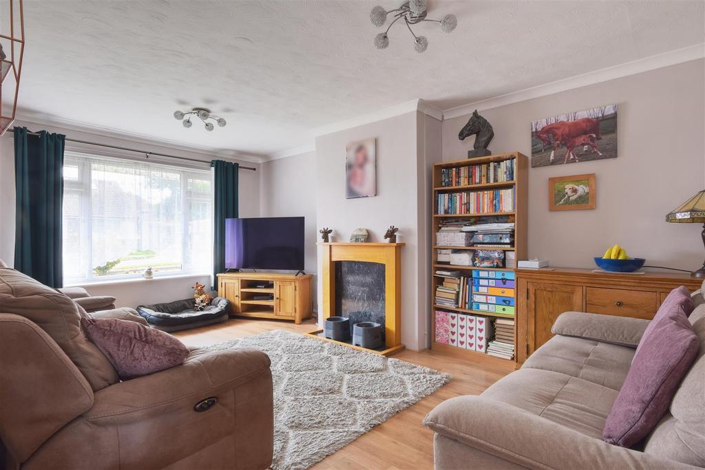 The Glades, BexhillOnSea 2 bed semidetached bungalow £337,500